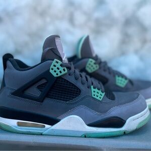 Jordan 4 green glow used slightly.